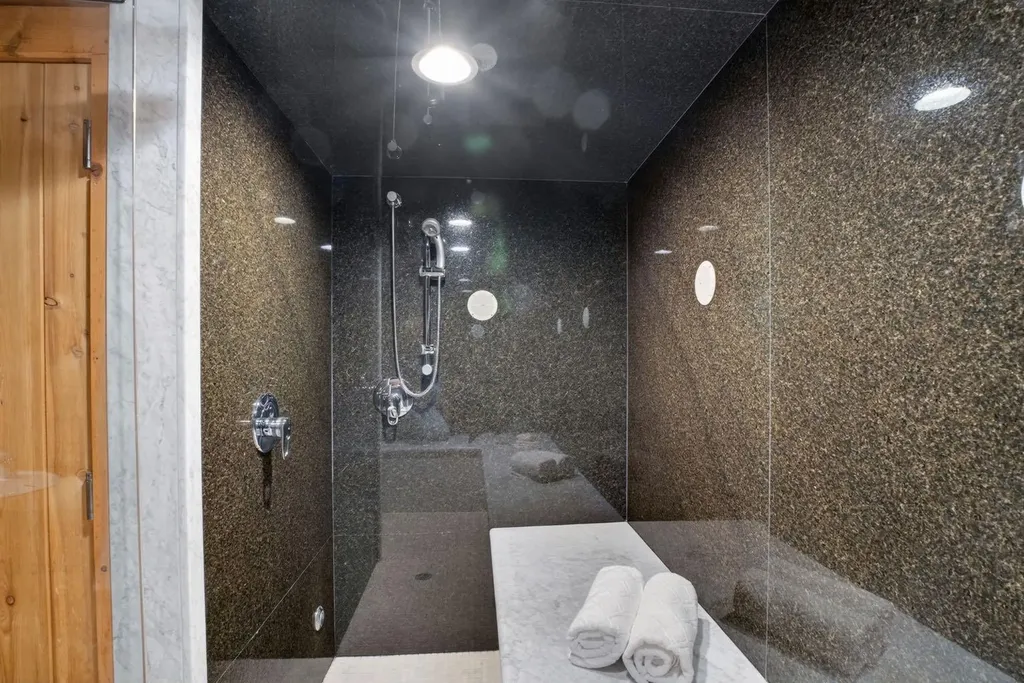 24 Ypres Mews SW Calgary AB T2T 6L2