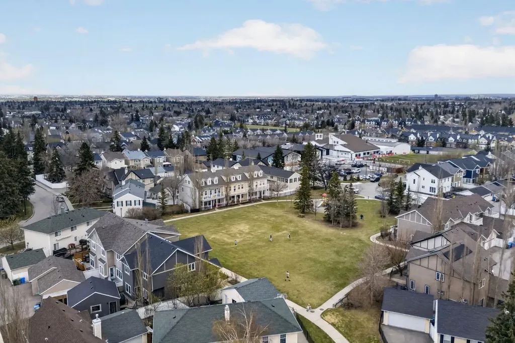 24 Ypres Mews SW Calgary AB T2T 6L2