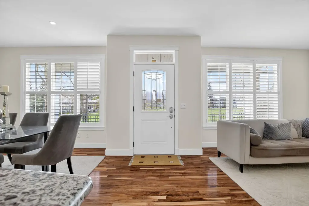 24 Ypres Mews SW Calgary AB T2T 6L2