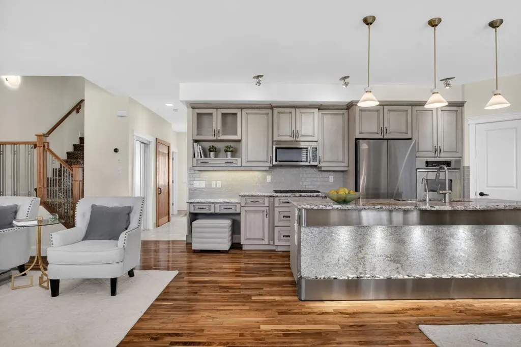 24 Ypres Mews SW Calgary AB T2T 6L2