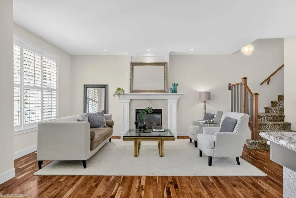 24 Ypres Mews SW Calgary AB T2T 6L2