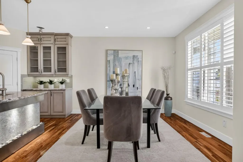 24 Ypres Mews SW Calgary AB T2T 6L2
