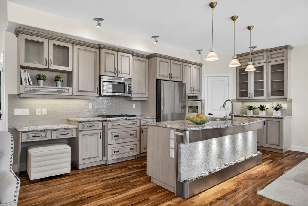 24 Ypres Mews SW Calgary AB T2T 6L2