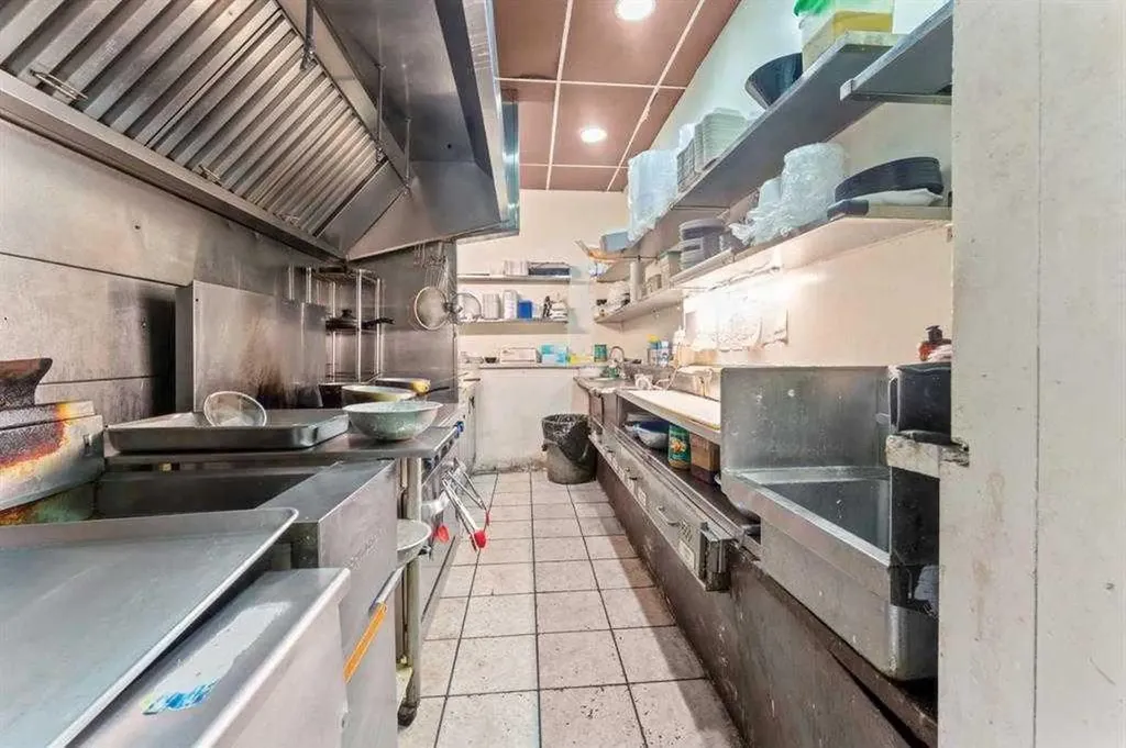 920 36 Street NE Calgary AB T2A 6L8