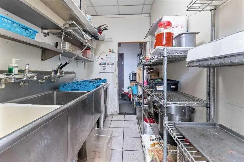 920 36 Street NE Calgary AB T2A 6L8