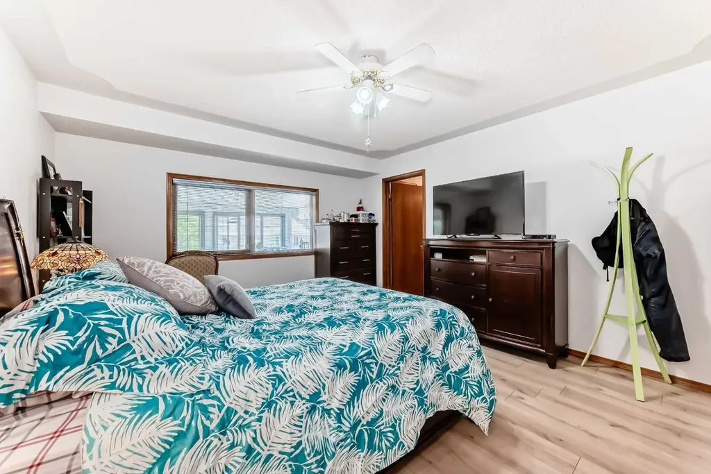 68 Harvest Oak Way NE Calgary AB T3K 3Y2
