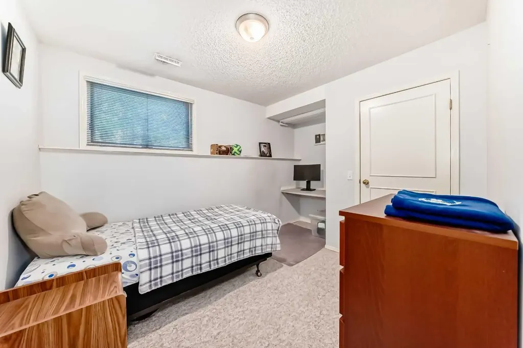 68 Harvest Oak Way NE Calgary AB T3K 3Y2