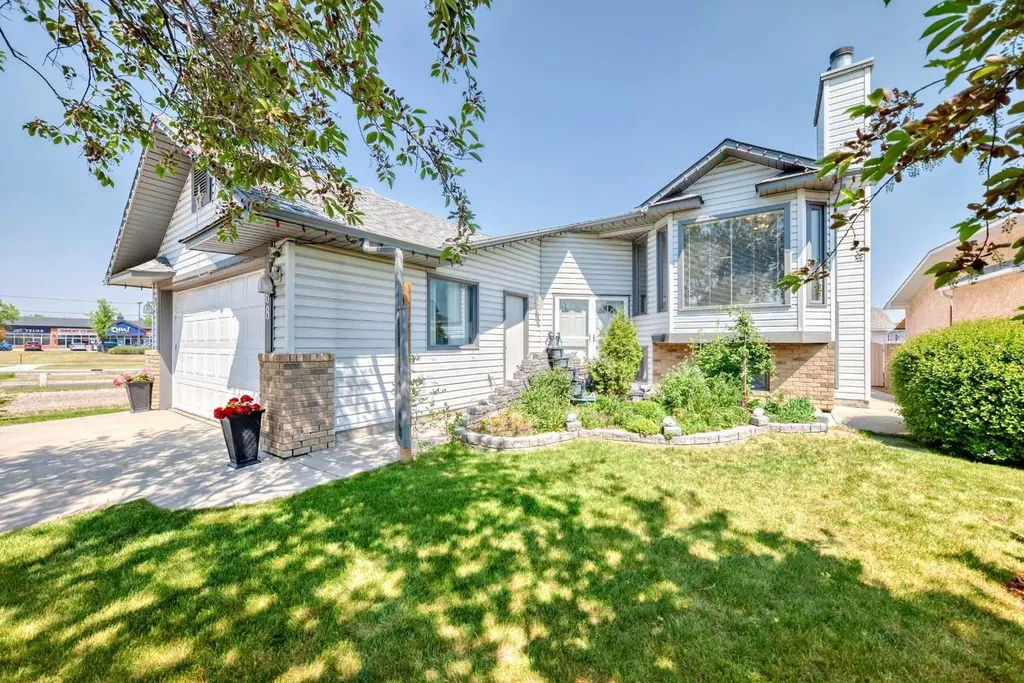68 Harvest Oak Way NE Calgary AB T3K 3Y2