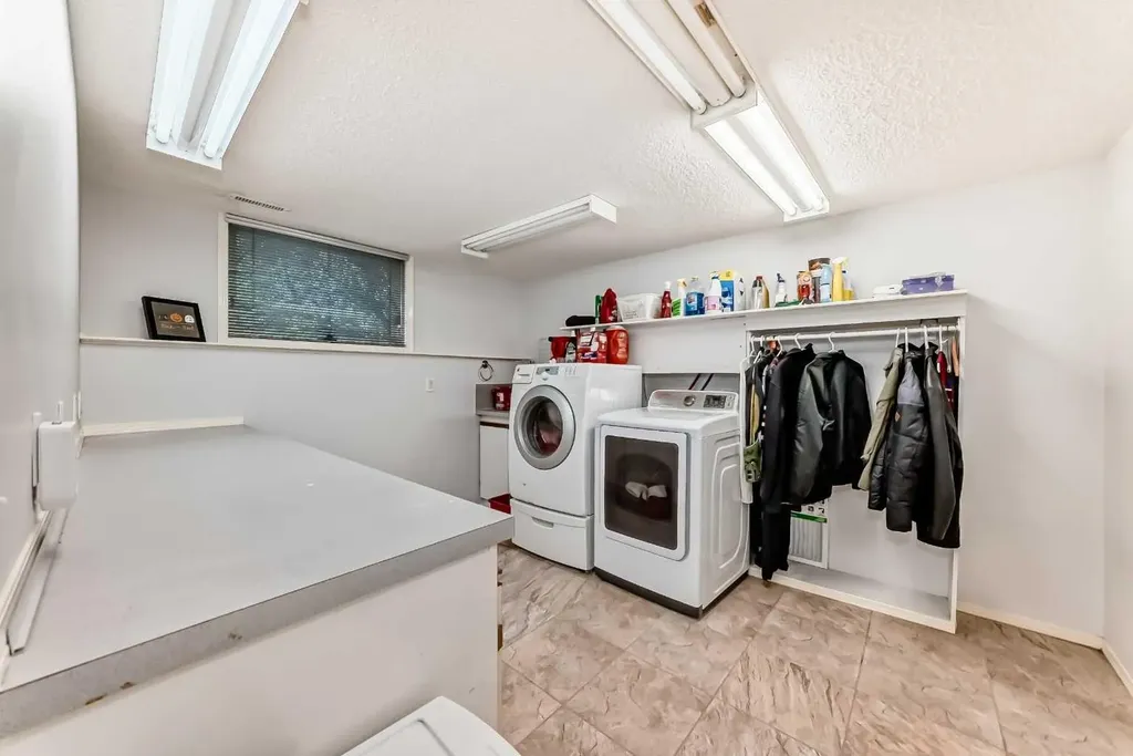 68 Harvest Oak Way NE Calgary AB T3K 3Y2