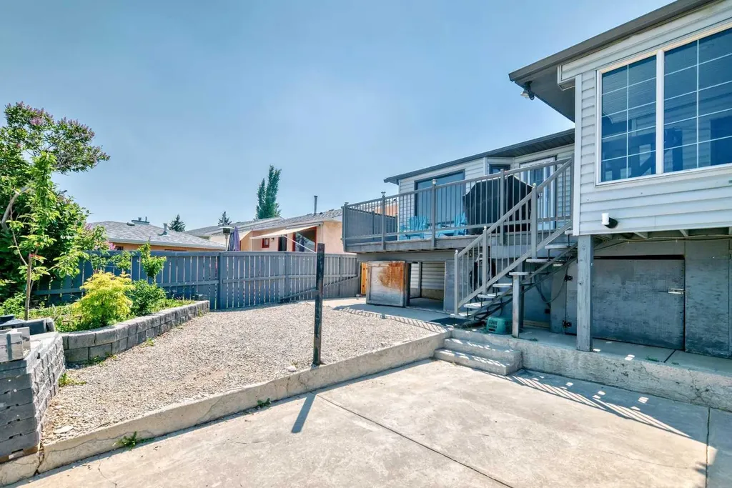 68 Harvest Oak Way NE Calgary AB T3K 3Y2