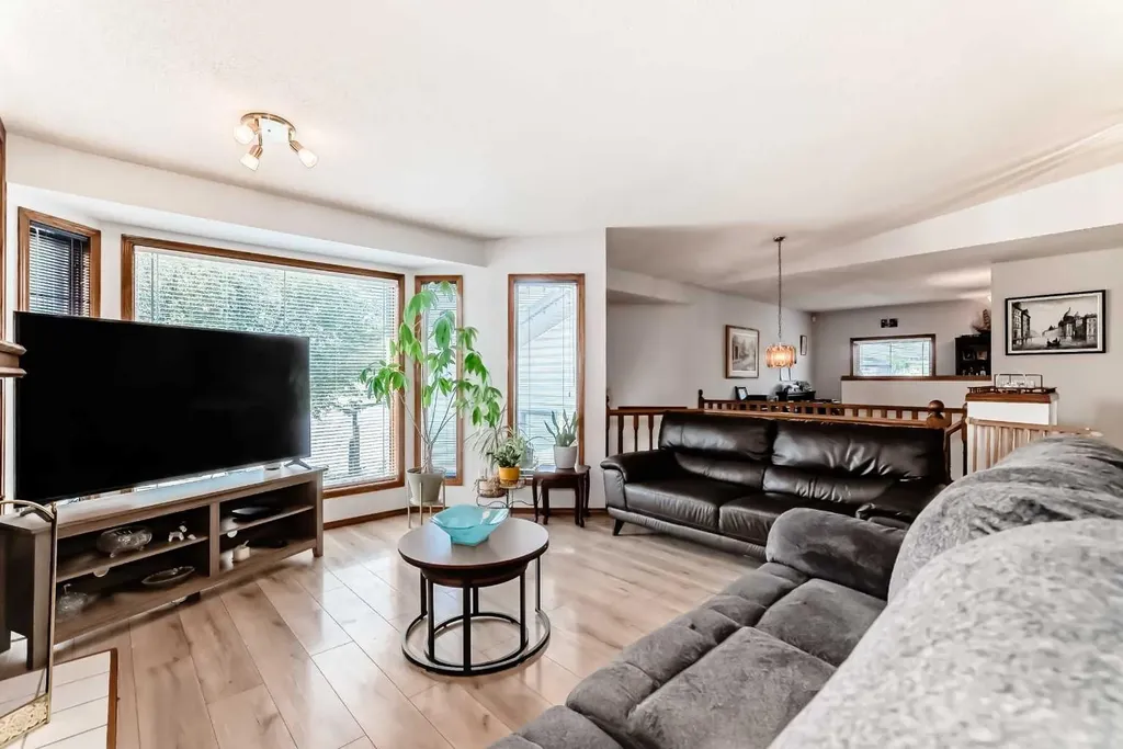 68 Harvest Oak Way NE Calgary AB T3K 3Y2