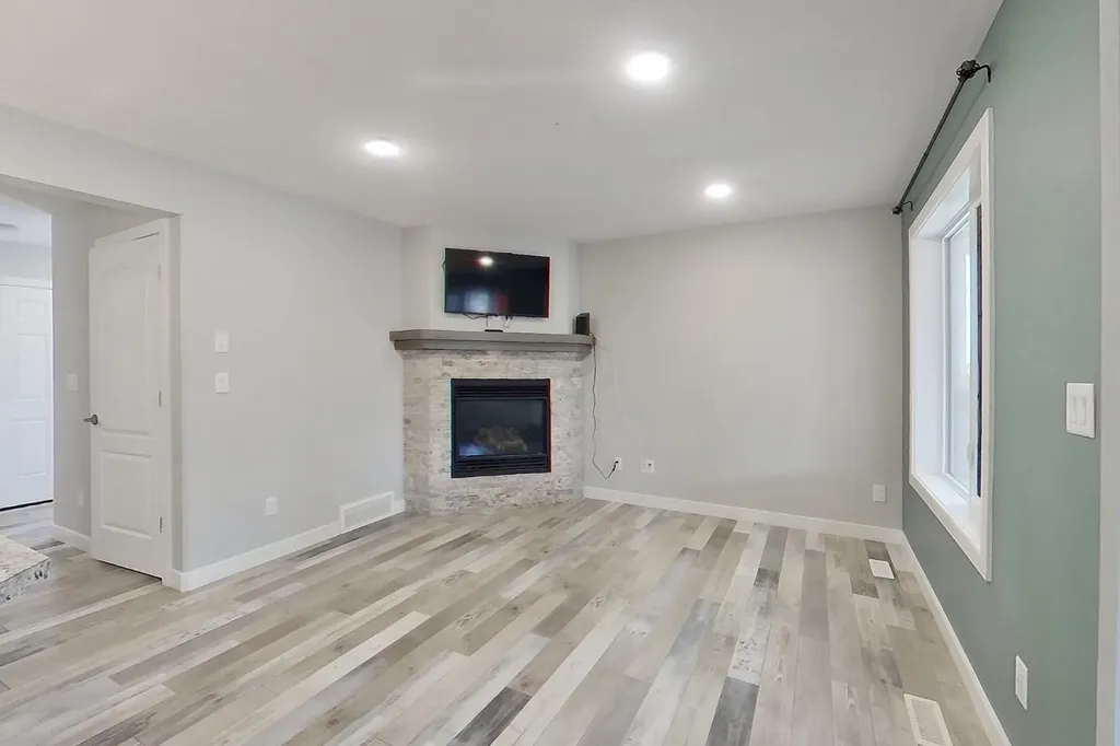 179 Aldergrove Avenue Fort Mcmurray AB T9J 1E6