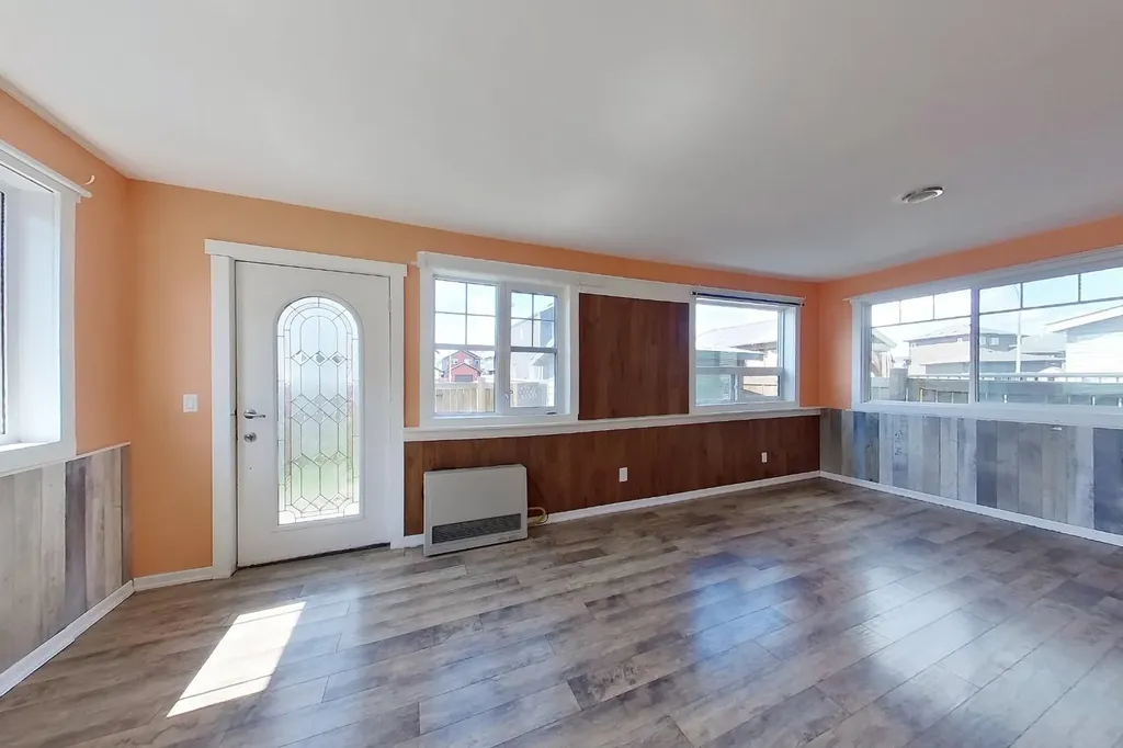179 Aldergrove Avenue Fort Mcmurray AB T9J 1E6