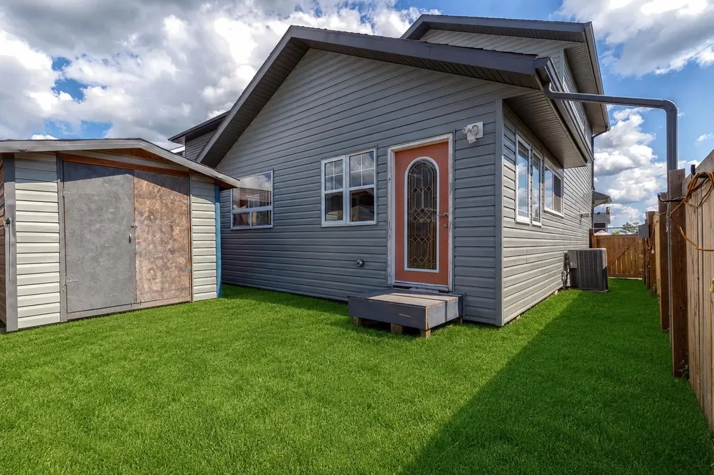 179 Aldergrove Avenue Fort Mcmurray AB T9J 1E6