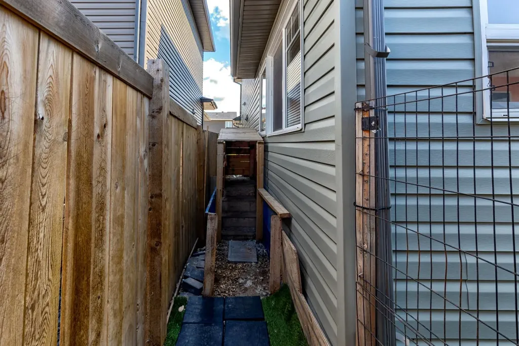 179 Aldergrove Avenue Fort Mcmurray AB T9J 1E6