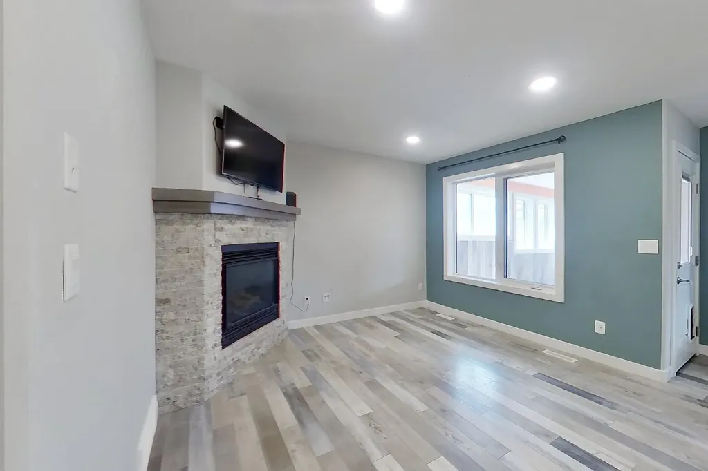 179 Aldergrove Avenue Fort Mcmurray AB T9J 1E6