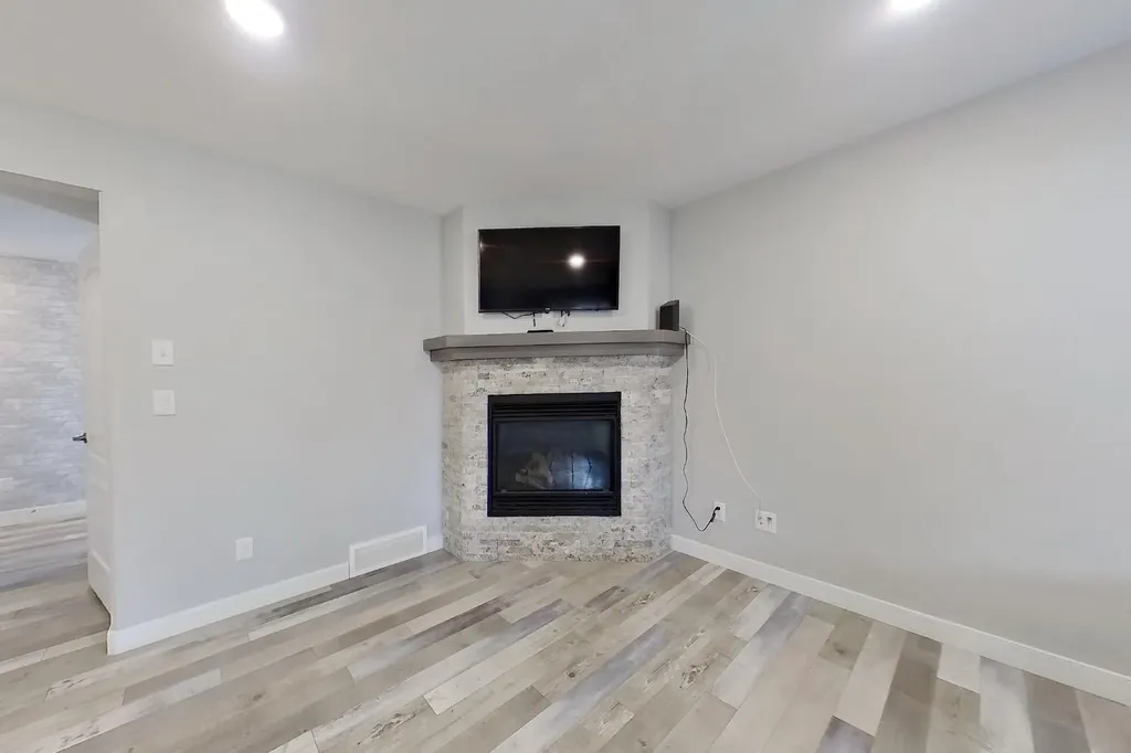 179 Aldergrove Avenue Fort Mcmurray AB T9J 1E6
