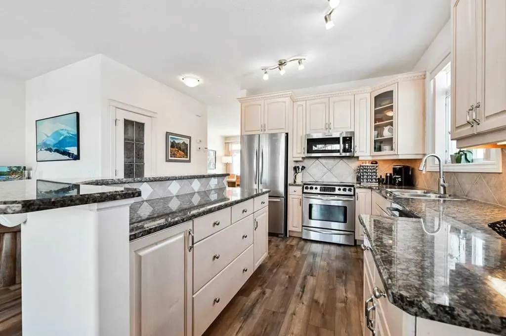 56 Discovery Woods Villas SW Calgary AB T3H 5A7