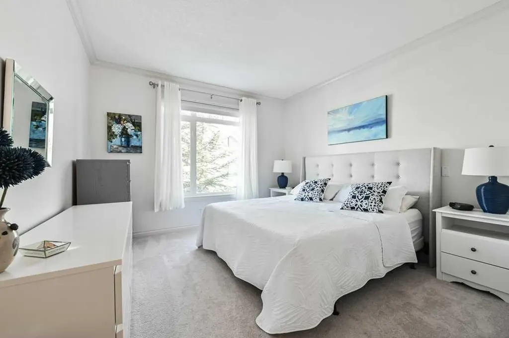 56 Discovery Woods Villas SW Calgary AB T3H 5A7