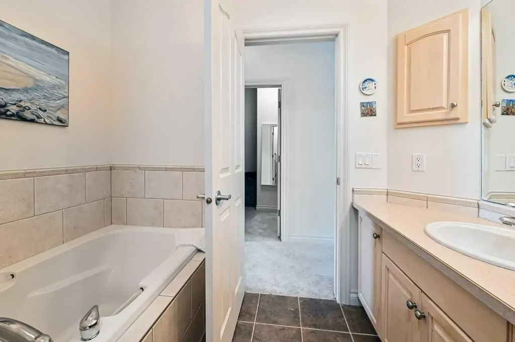56 Discovery Woods Villas SW Calgary AB T3H 5A7