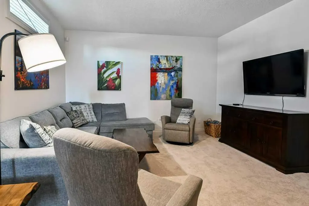 56 Discovery Woods Villas SW Calgary AB T3H 5A7
