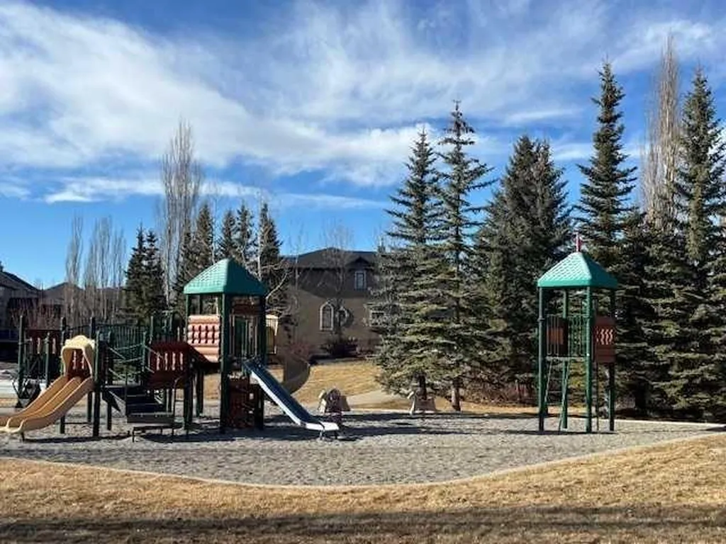 56 Discovery Woods Villas SW Calgary AB T3H 5A7
