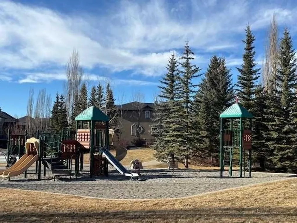 56 Discovery Woods Villas SW Calgary AB T3H 5A7