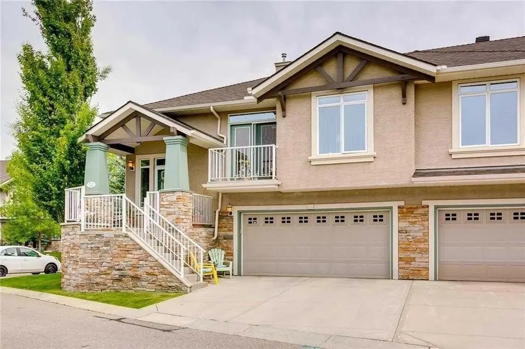 56 Discovery Woods Villas SW Calgary AB T3H 5A7