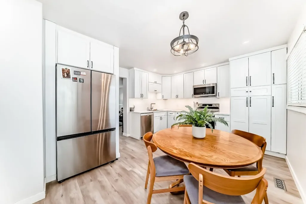 800 Bowcroft Place Cochrane AB T4C 1B9