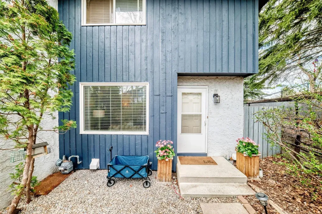 800 Bowcroft Place Cochrane AB T4C 1B9