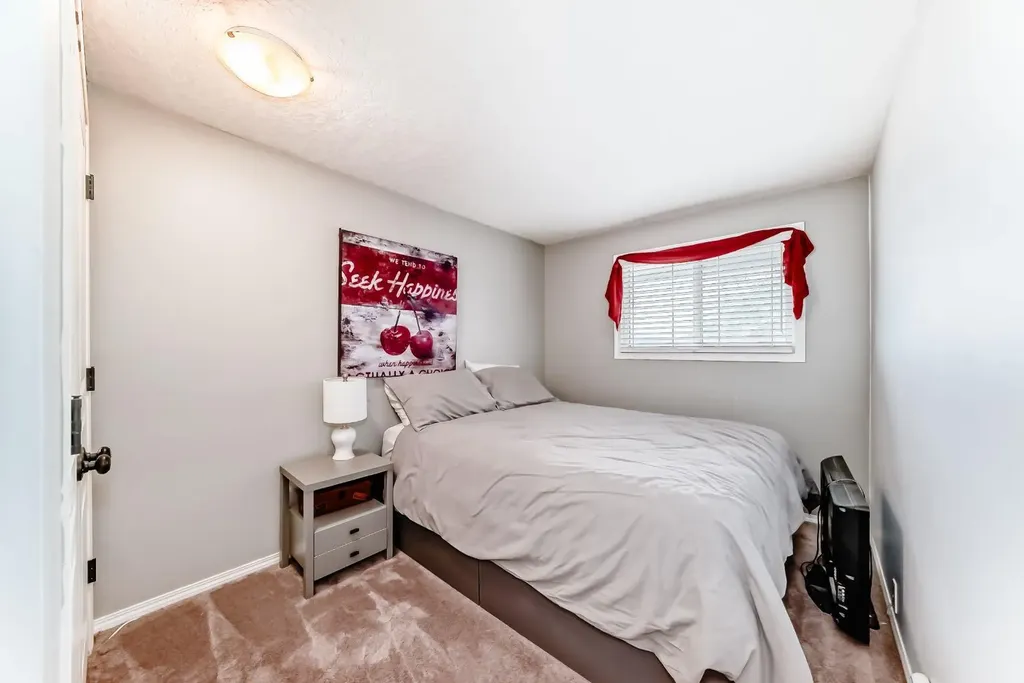 800 Bowcroft Place Cochrane AB T4C 1B9