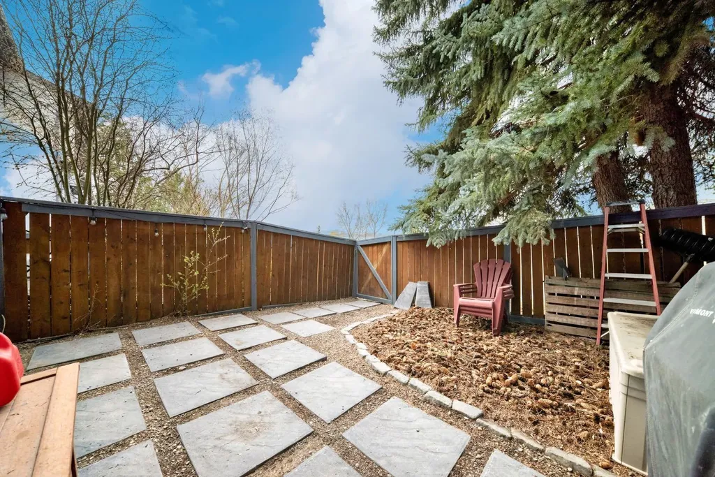 800 Bowcroft Place Cochrane AB T4C 1B9