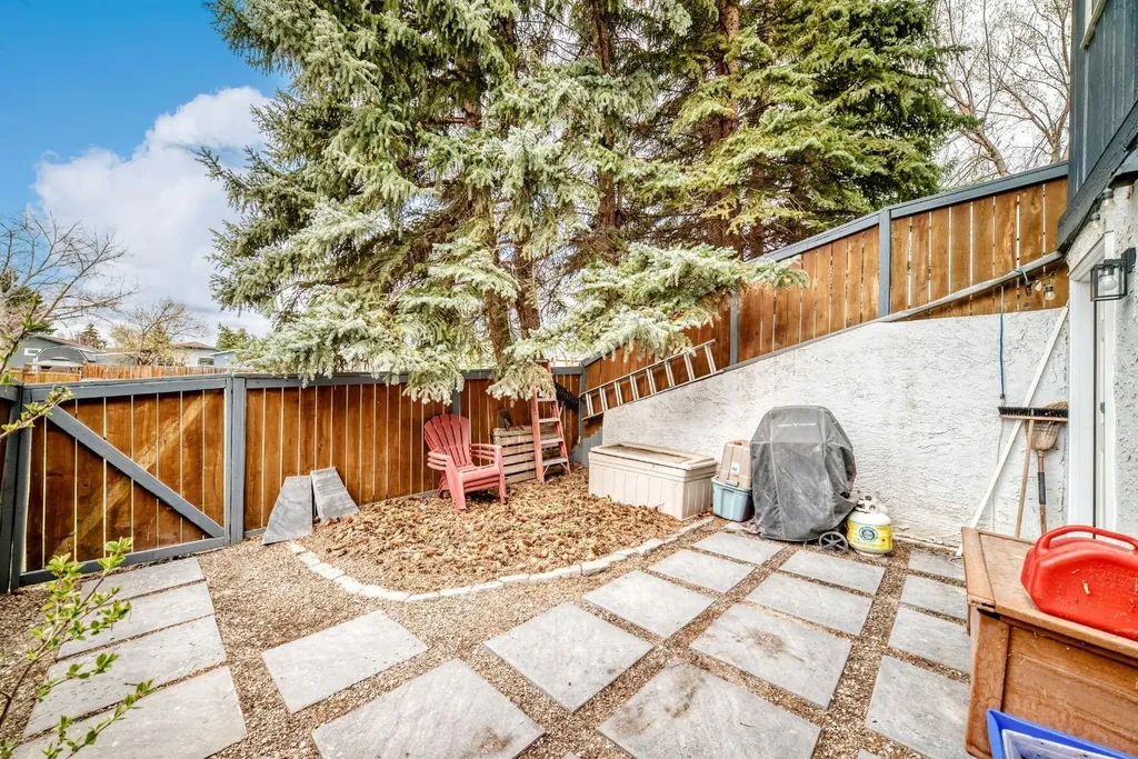 800 Bowcroft Place Cochrane AB T4C 1B9