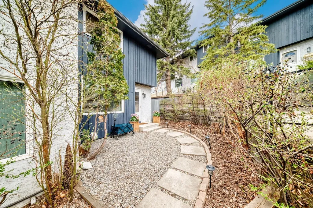 800 Bowcroft Place Cochrane AB T4C 1B9