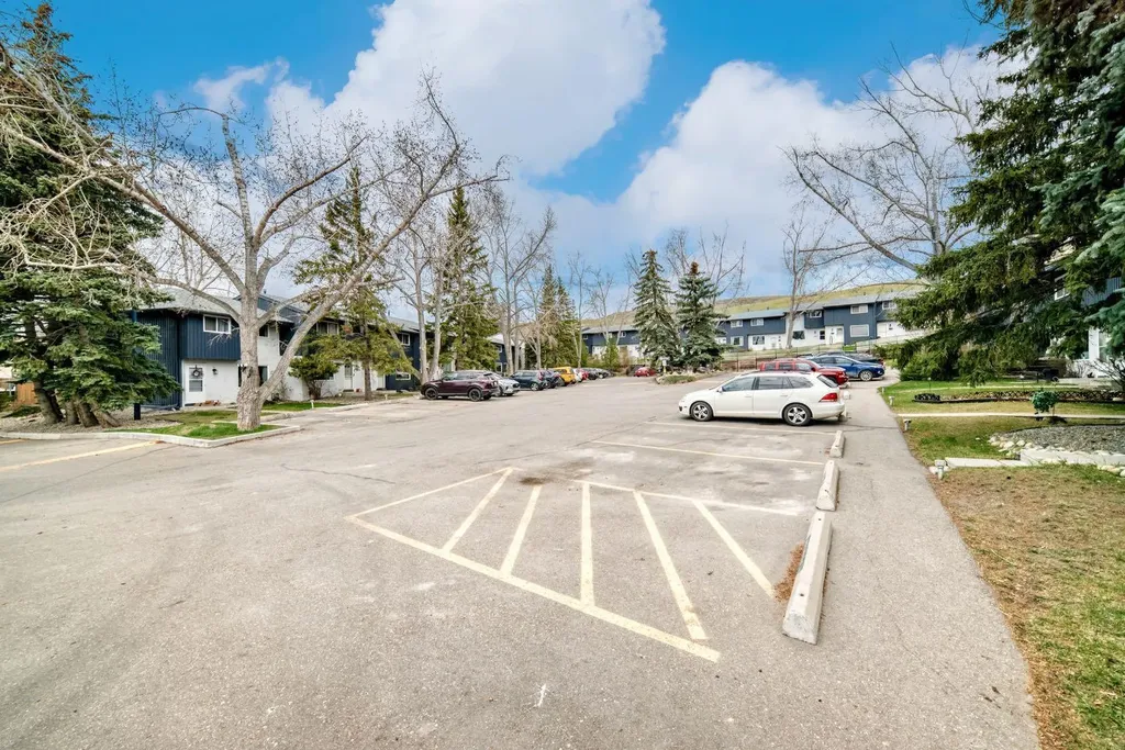 800 Bowcroft Place Cochrane AB T4C 1B9