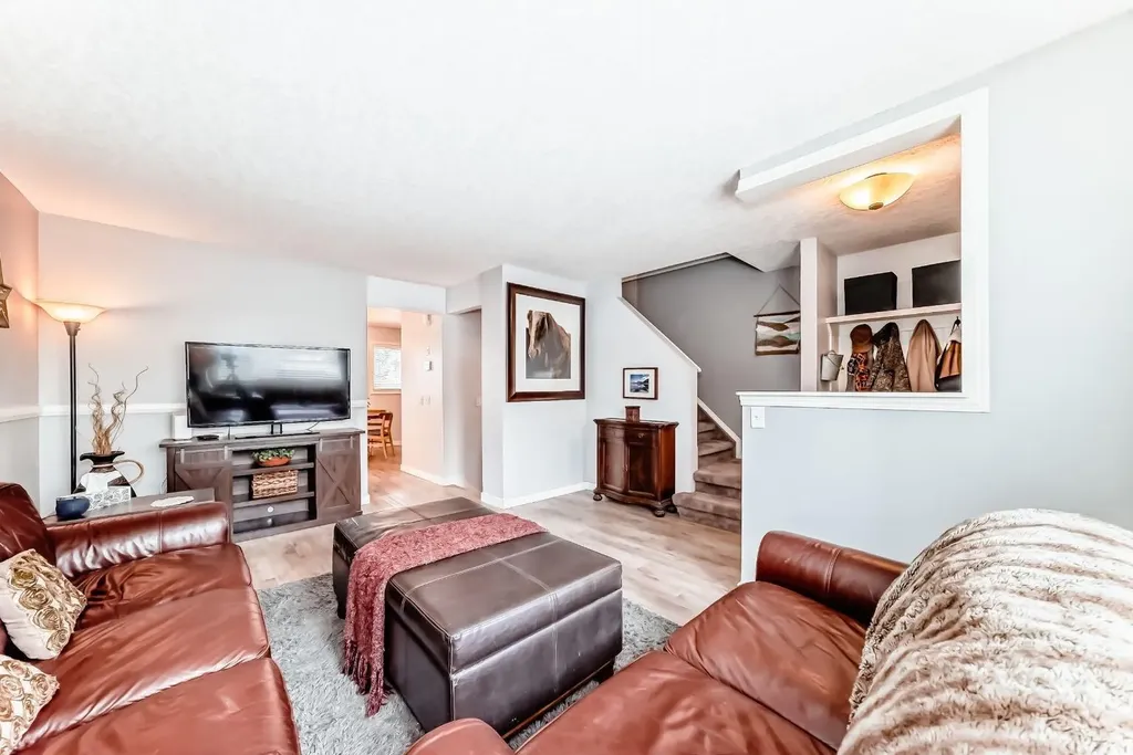 800 Bowcroft Place Cochrane AB T4C 1B9