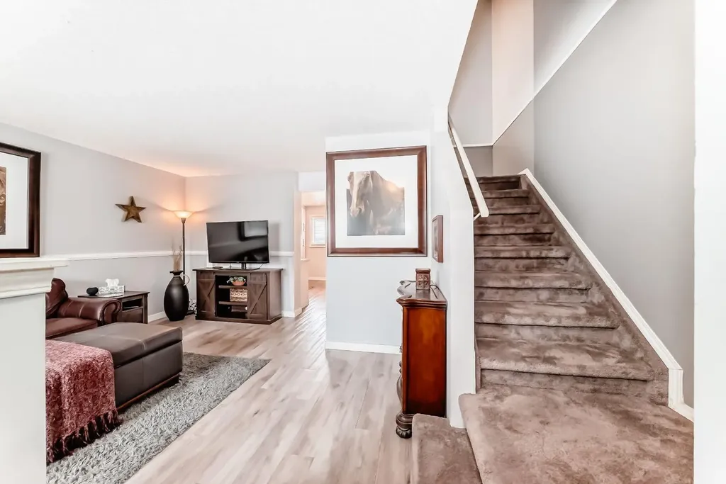 800 Bowcroft Place Cochrane AB T4C 1B9