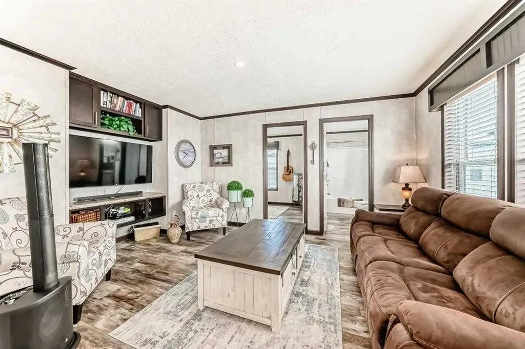 15 Mackenzie Ranch Way Lacombe AB T4L 0B4
