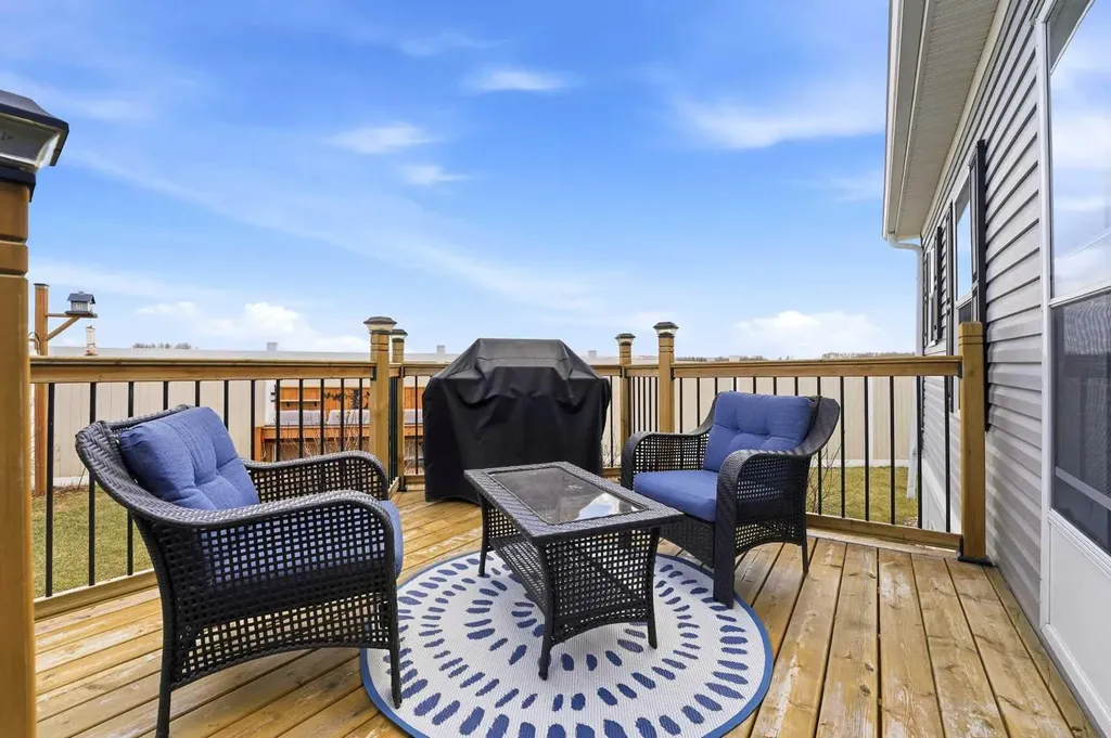 15 Mackenzie Ranch Way Lacombe AB T4L 0B4