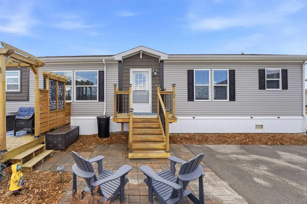 15 Mackenzie Ranch Way Lacombe AB T4L 0B4
