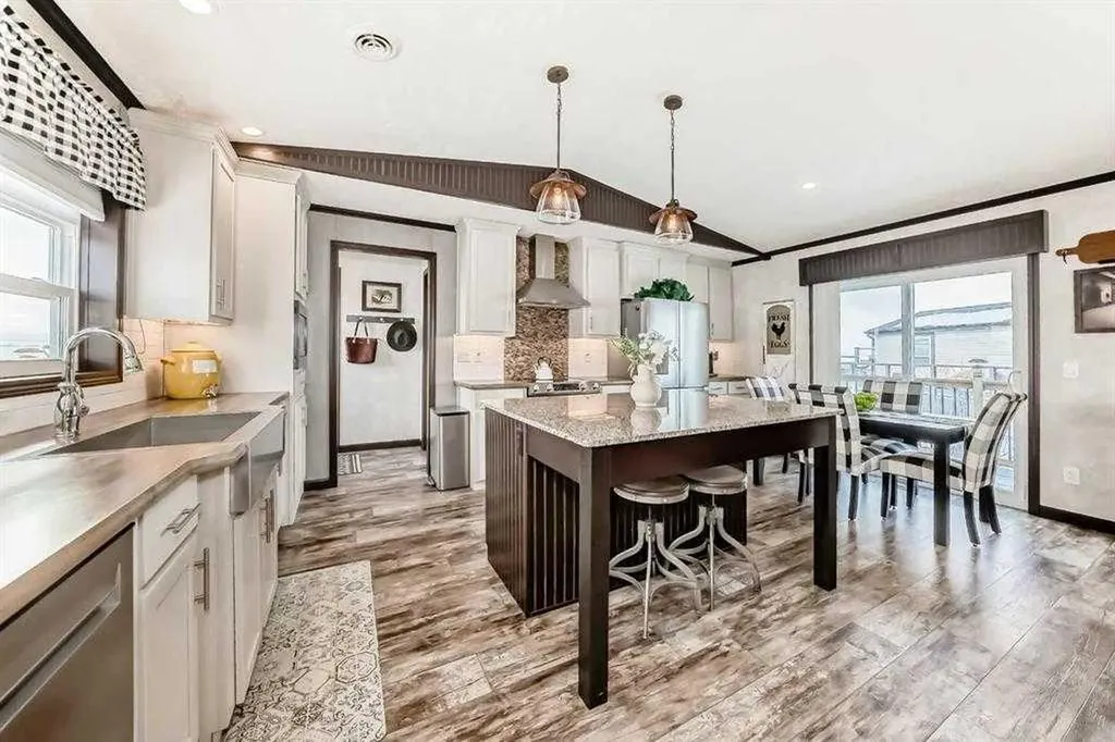 15 Mackenzie Ranch Way Lacombe AB T4L 0B4