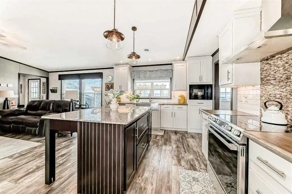15 Mackenzie Ranch Way Lacombe AB T4L 0B4