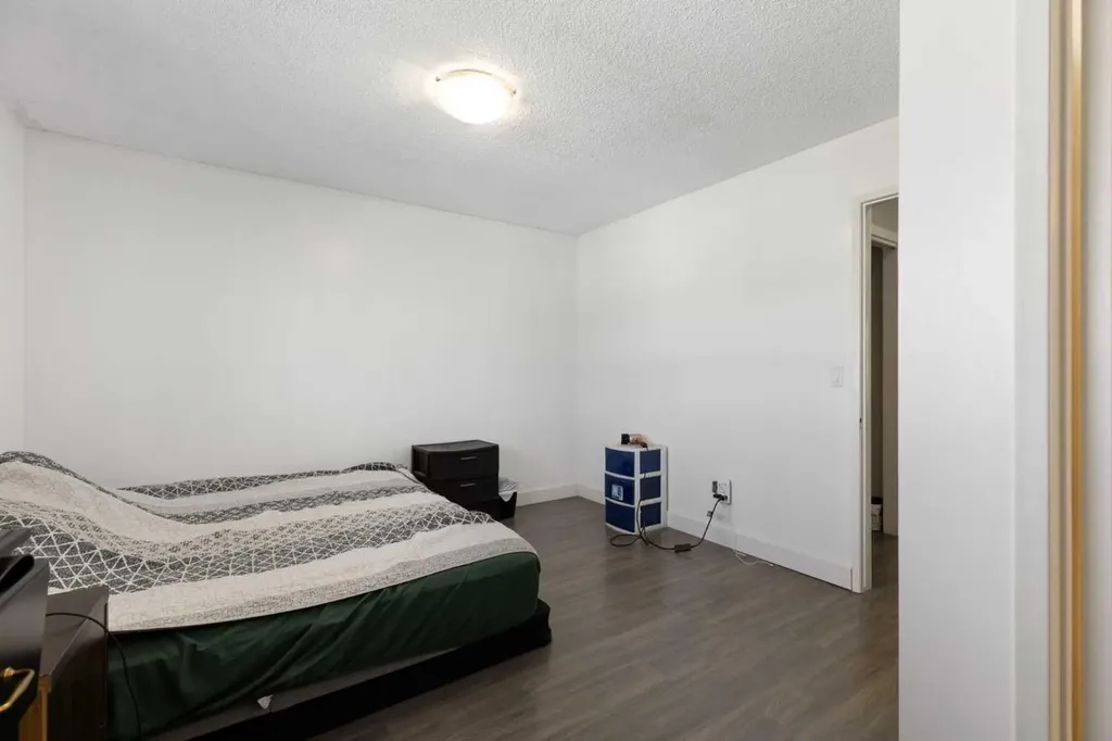 21 Mckernan Road SE Calgary AB T2Z 1S7