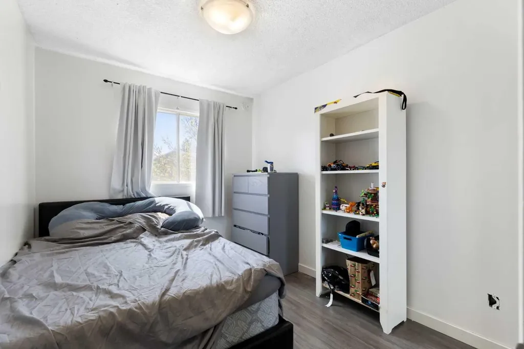 21 Mckernan Road SE Calgary AB T2Z 1S7