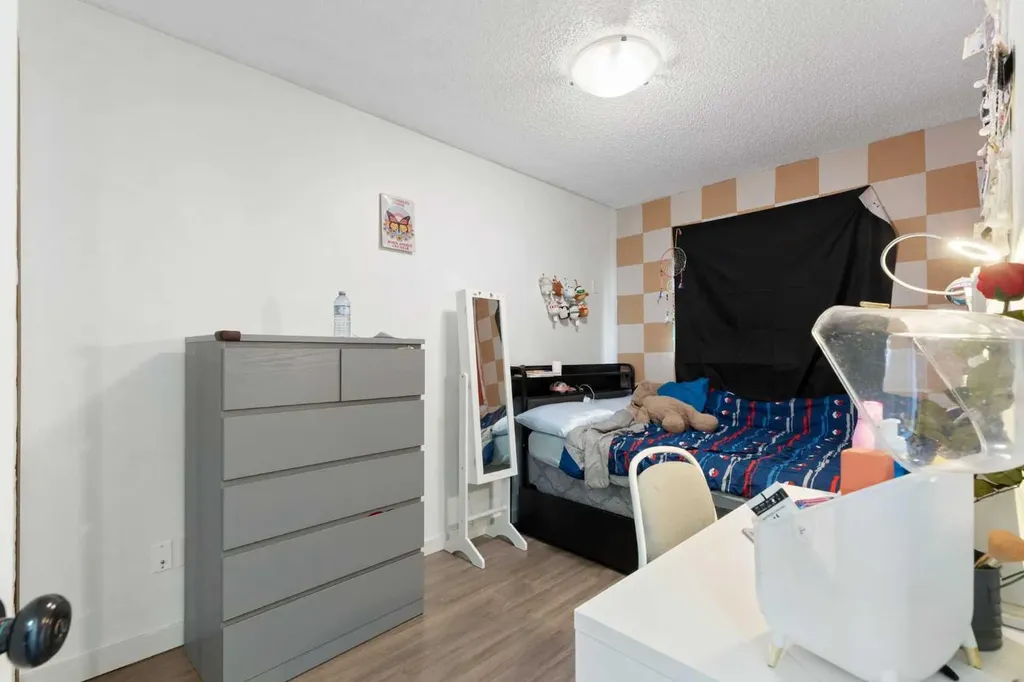 21 Mckernan Road SE Calgary AB T2Z 1S7