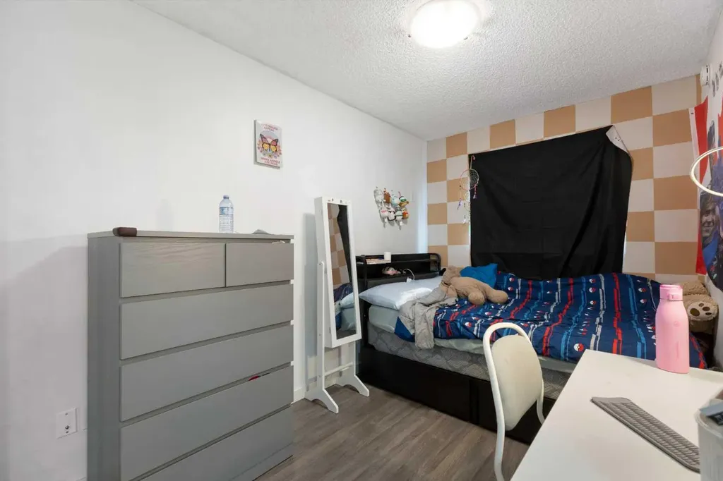 21 Mckernan Road SE Calgary AB T2Z 1S7