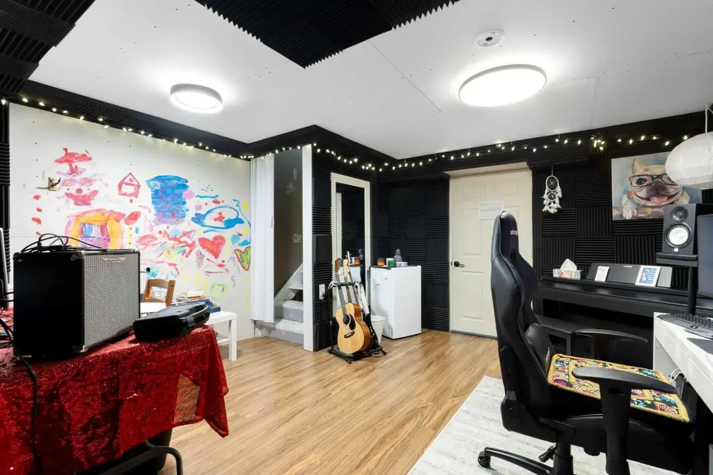 21 Mckernan Road SE Calgary AB T2Z 1S7
