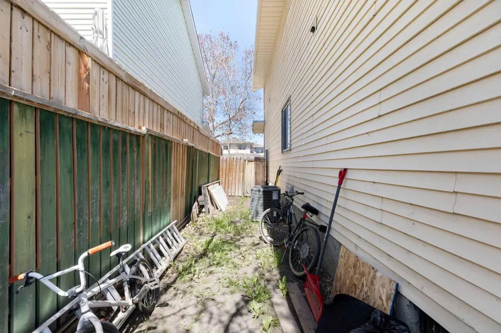 21 Mckernan Road SE Calgary AB T2Z 1S7
