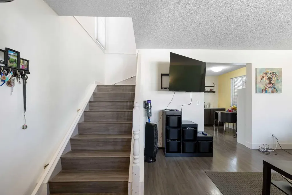21 Mckernan Road SE Calgary AB T2Z 1S7