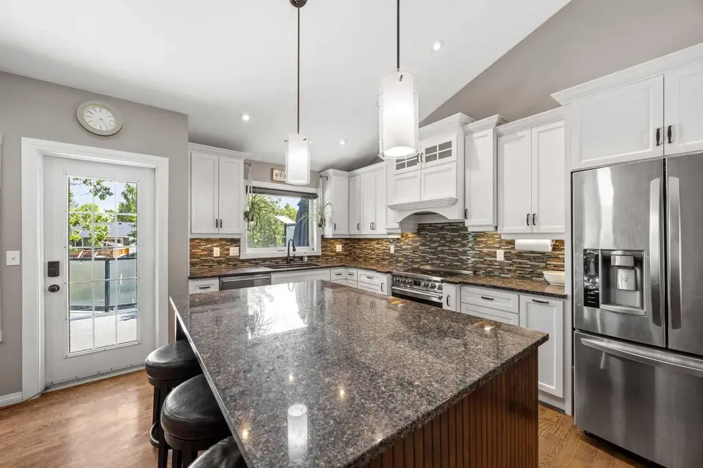 17 Sunset Crescent Okotoks AB T1S 1M6